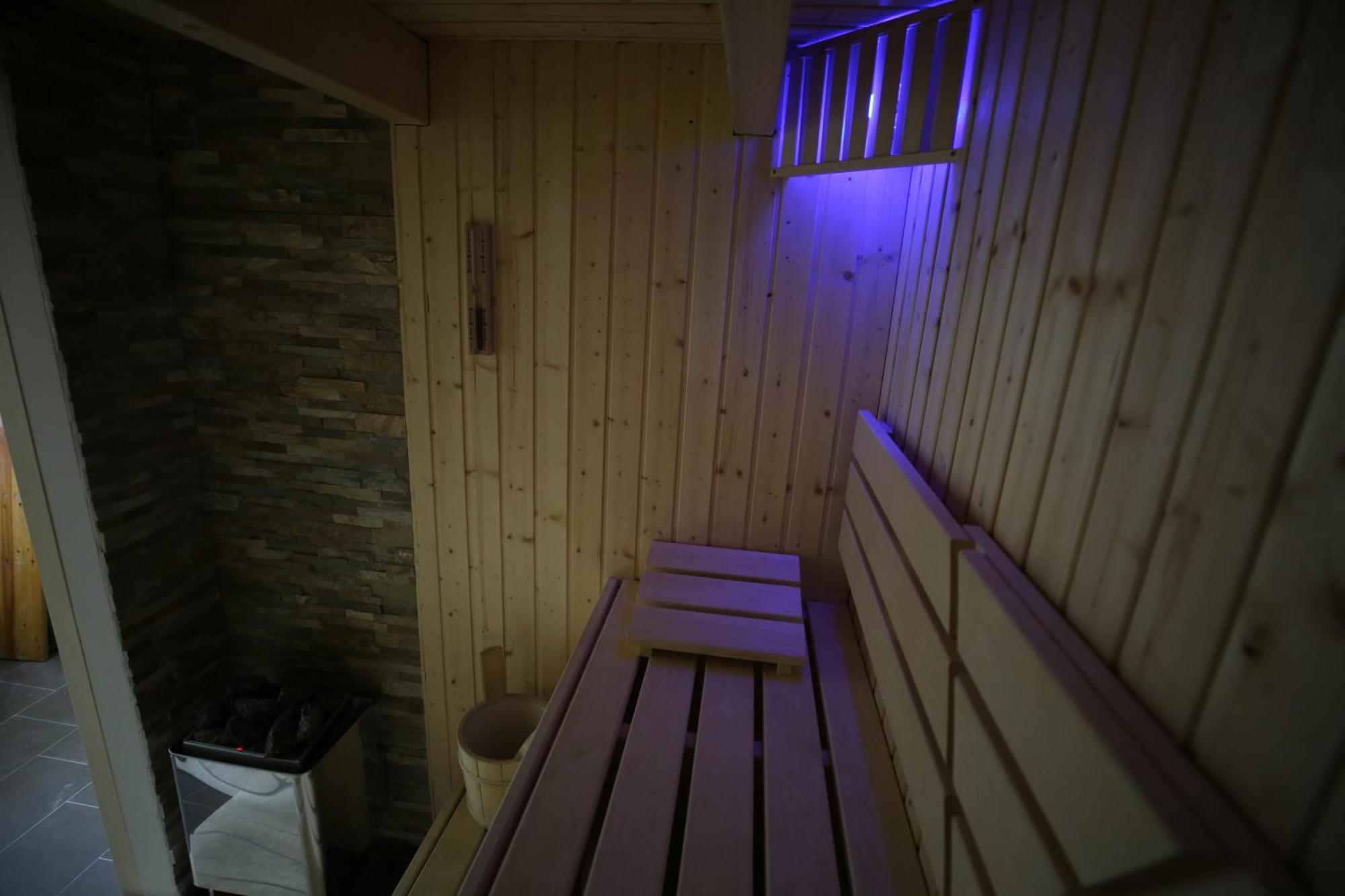 Eine Sehr Gemuetliche Erdgeschoss Wohnung Ihlow  ภายนอก รูปภาพ